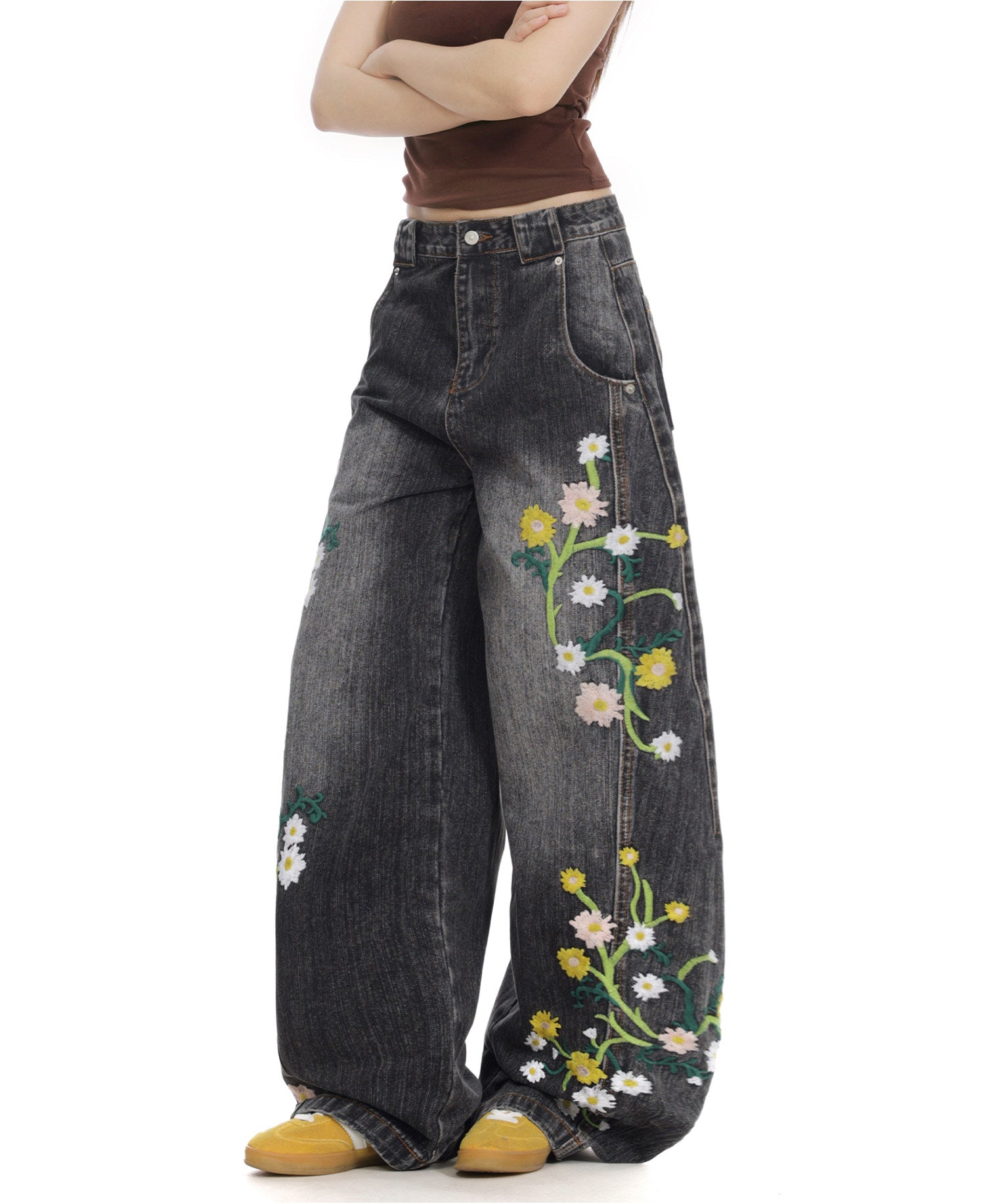 Plant And Floral Embroidered Curved Jeans