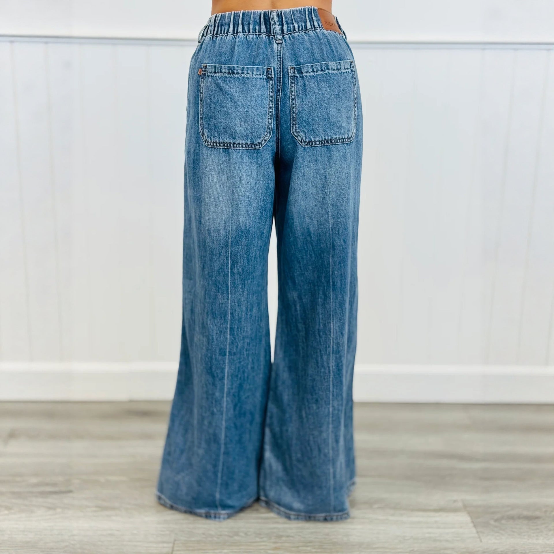 Retro High-waisted Slightly Flared Jeans With A Stretchy Waistband